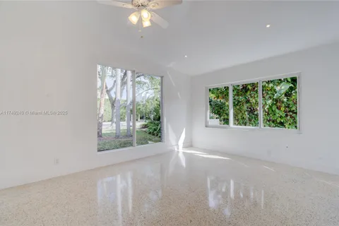 422 31st St, West Palm Beach FL 33407