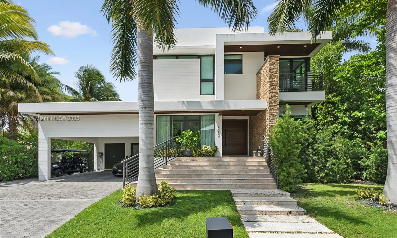 762 Fernwood Rd, Key Biscayne FL 33149