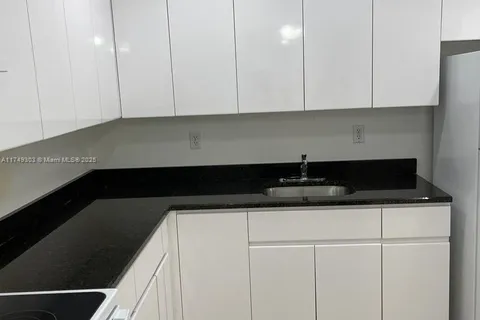 724 NE 4th St # 12, Hallandale Beach FL 33009