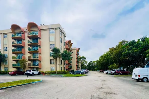 9360 Fontainebleau Blvd # 612, Miami FL 33172