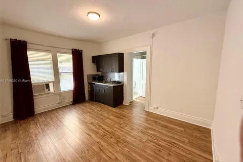 126 Mendoza Ave # 2A, Coral Gables FL 33134