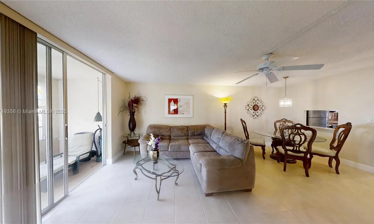 2800 W Sunrise Lakes Dr # 101, Sunrise FL 33322