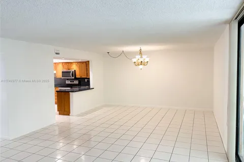 400 Commodore Dr # 309, Plantation FL 33325