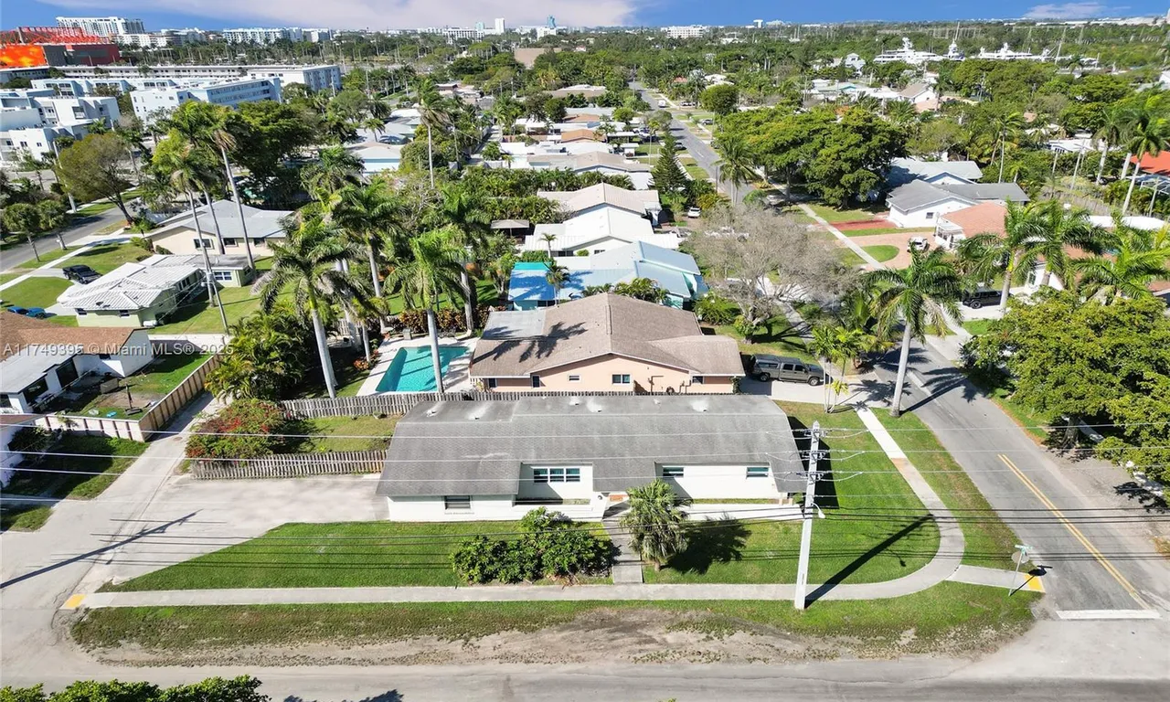 646 NE 2nd Place, Dania Beach FL 33004