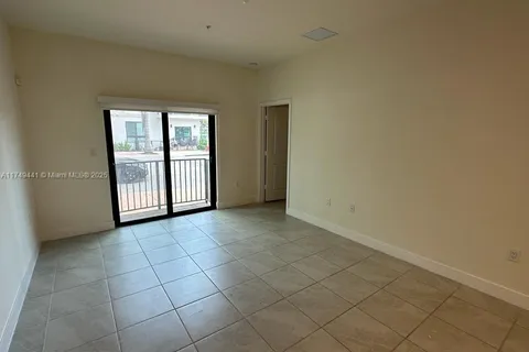 8201 NW 41 ST # 106, Doral FL 33166