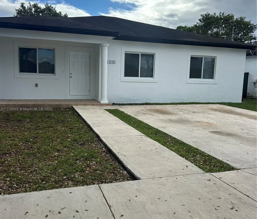 12320 SW 216th St, Miami FL 33170