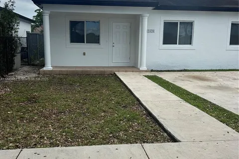 12320 SW 216th St, Miami FL 33170