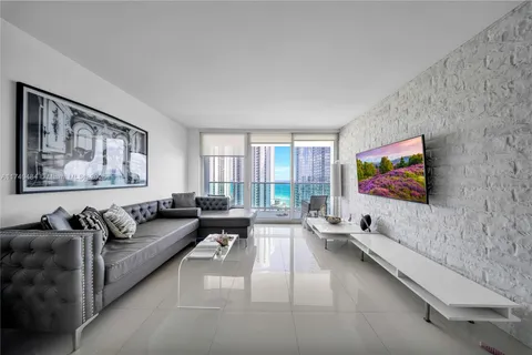 100 Bayview Dr # 2014, Sunny Isles Beach FL 33160