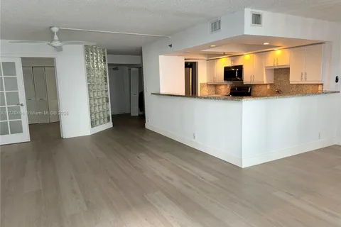 2401 Collins Ave # 606, Miami Beach FL 33140