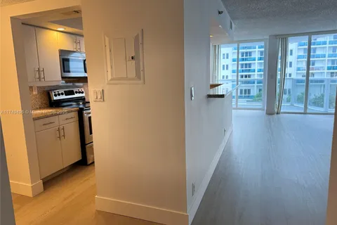 2401 Collins Ave # 606, Miami Beach FL 33140