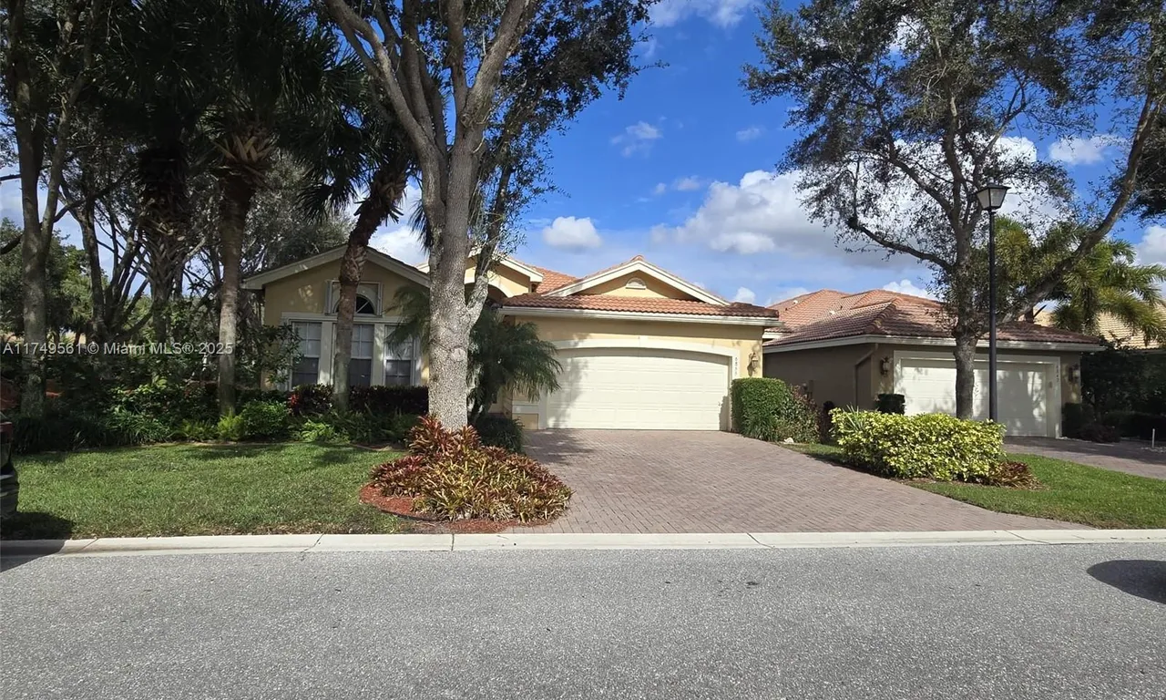 6855 Shamrock Trl, Boynton Beach FL 33437