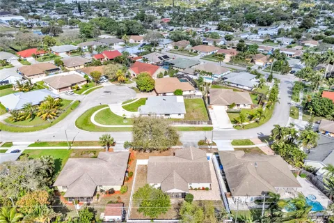 981 Wynndale Way, Lantana FL 33462