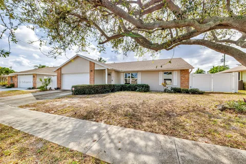 981 Wynndale Way, Lantana FL 33462