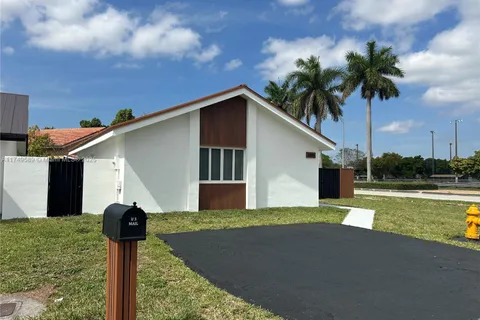 2400 SW 113th Ct, Miami FL 33165