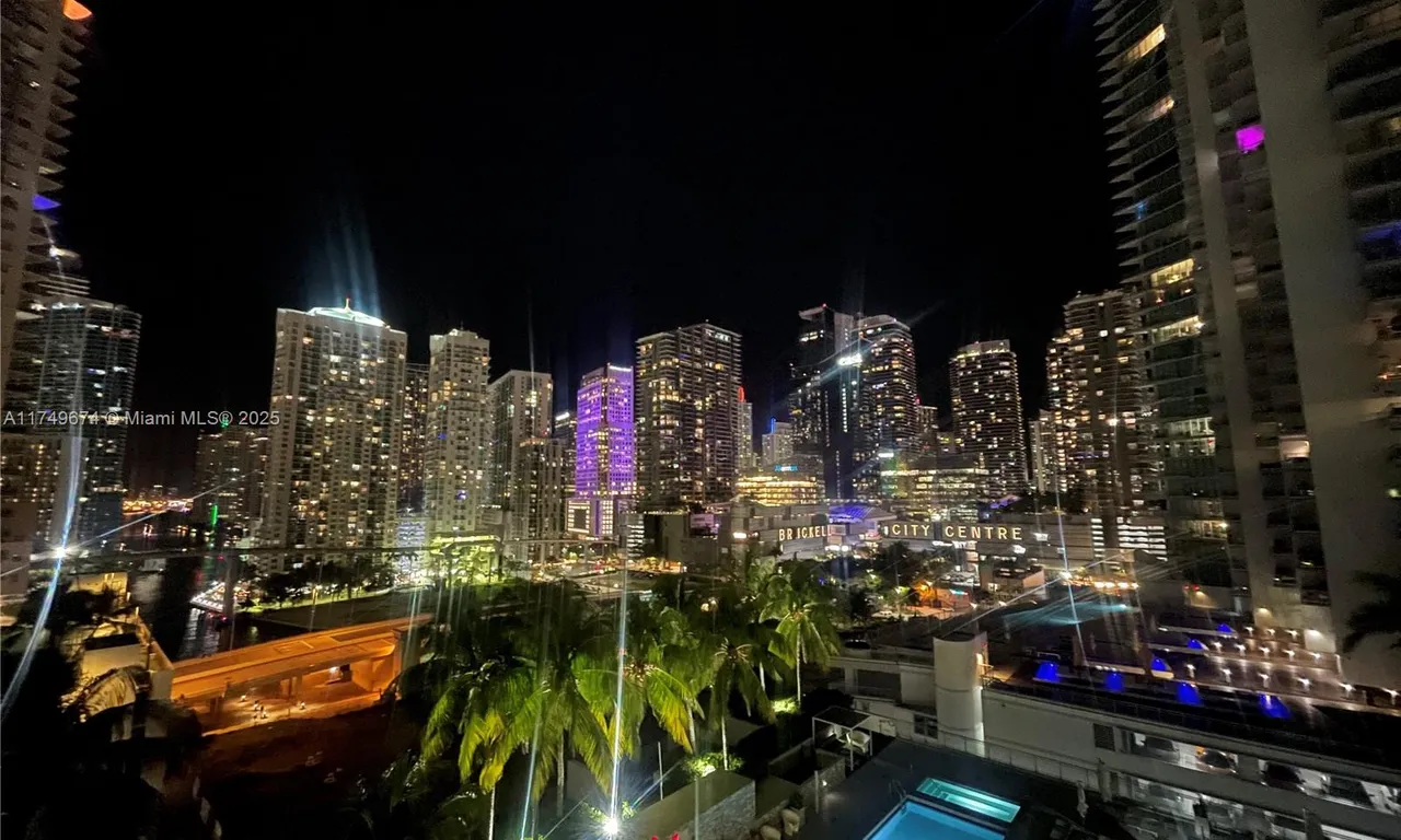 90 SW 3rd St # 1501, Miami FL 33130