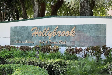 8970 S Hollybrook Blvd # 304, Pembroke Pines FL 33025