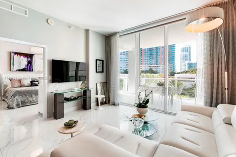 50 S Pointe Dr # 610, Miami Beach FL 33139