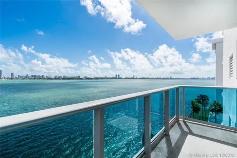 7501 E Treasure Dr, North Bay Village FL 33141