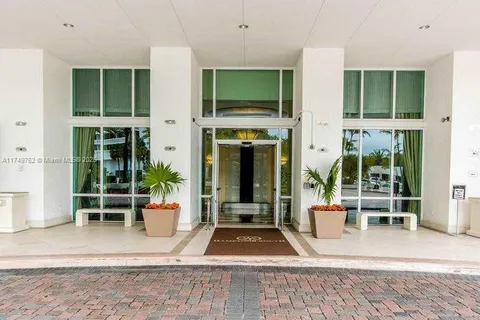 20201 E Country Club Dr # 2203, Aventura FL 33180