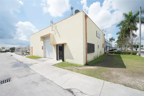 504 W Mowry Dr, Homestead FL 33030