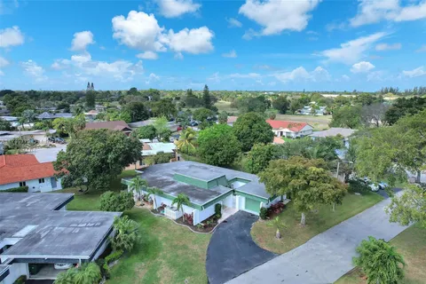 5820 Australian Pine Dr, Tamarac FL 33319