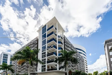 2920 NE 207th St # 801, Aventura FL 33180