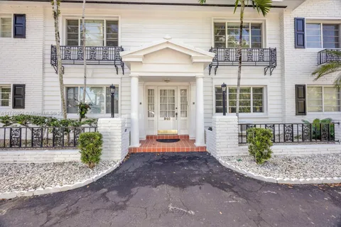 950 Sevilla Ave # 102, Coral Gables FL 33134