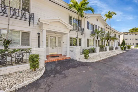 950 Sevilla Ave # 102, Coral Gables FL 33134