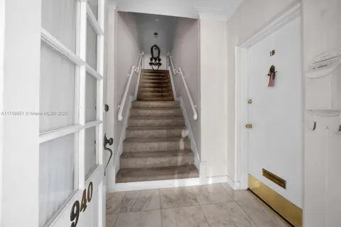 950 Sevilla Ave # 102, Coral Gables FL 33134