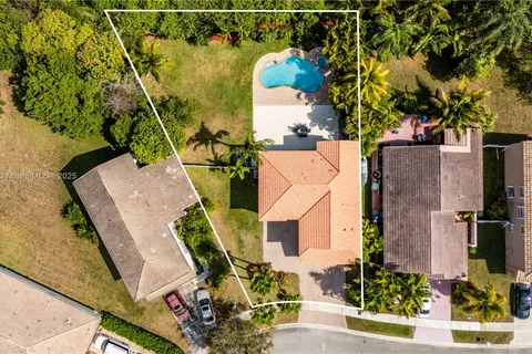 211 SW 192nd Ter, Pembroke Pines FL 33029