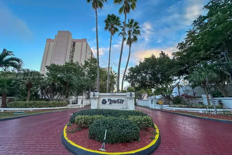 16919 N Bay Rd # 706, Sunny Isles Beach FL 33160