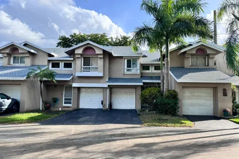 2116 W Discovery Cir W, Deerfield Beach FL 33442