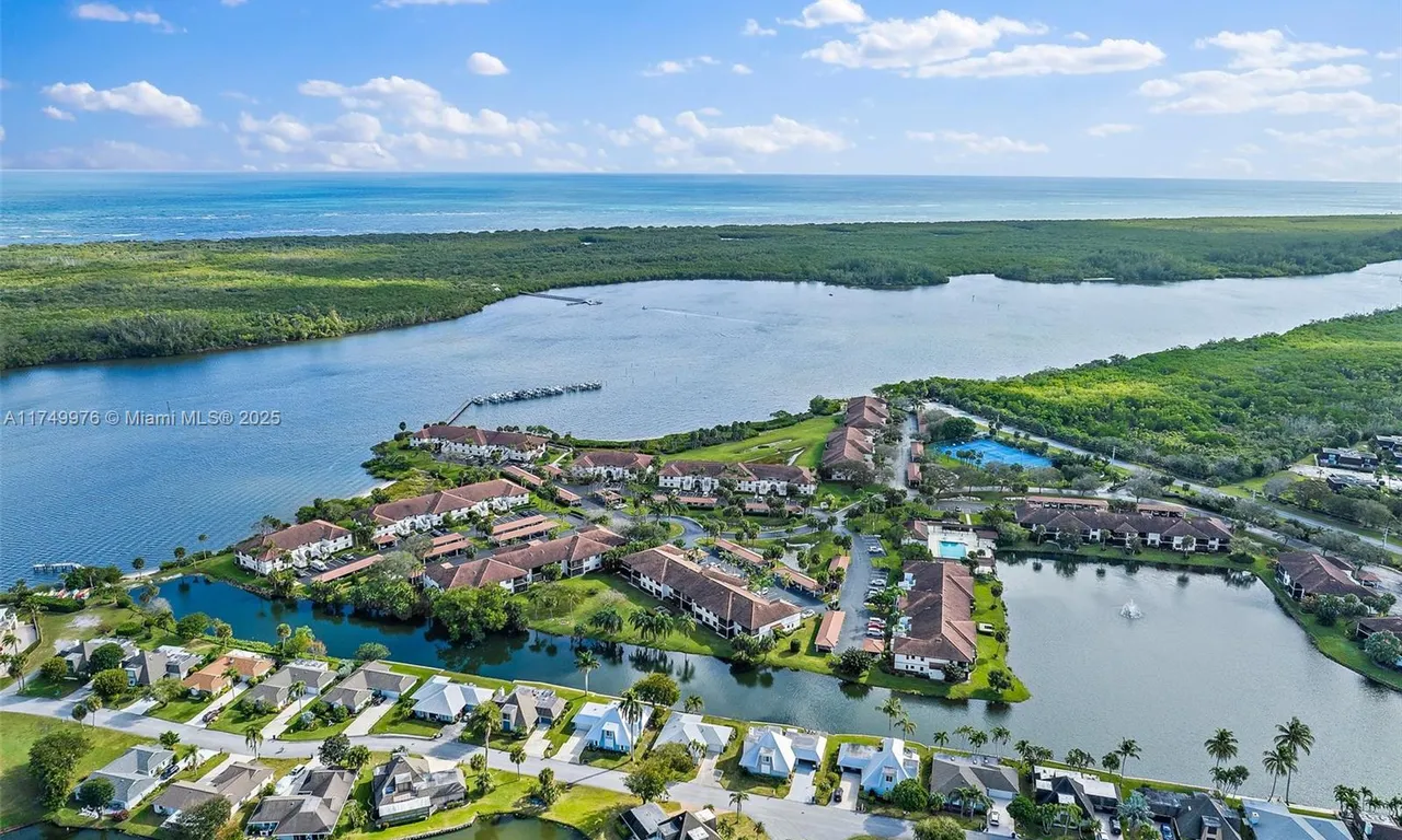 6101 SE Landing Way # 13, Stuart FL 34997