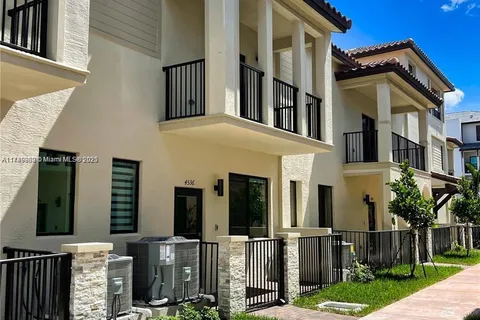 4536 NW 83rd Psge, Doral FL 33166