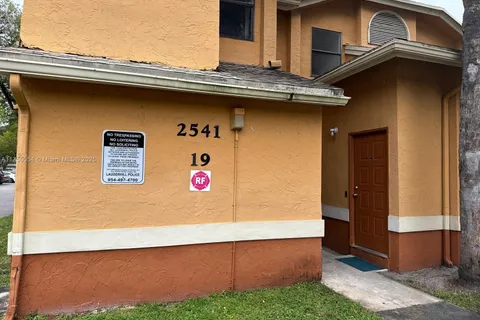 2541 NW 56th Ave # 19, Lauderhill FL 33313