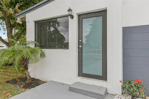 290 NE 171st Ter, North Miami Beach FL 33162