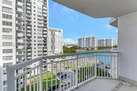 18051 Biscayne Blvd # 801, Aventura FL 33160