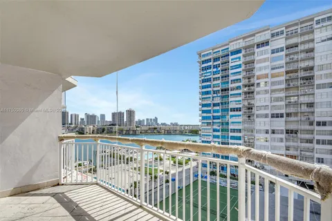 18051 Biscayne Blvd # 801, Aventura FL 33160