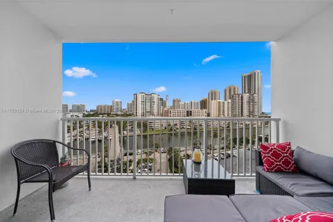 300 Bayview Dr # 807, Sunny Isles Beach FL 33160