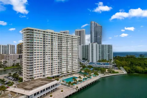 300 Bayview Dr # 807, Sunny Isles Beach FL 33160