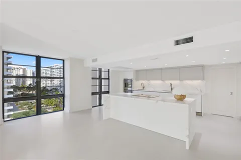 5500 Collins Ave # 802, Miami Beach FL 33140