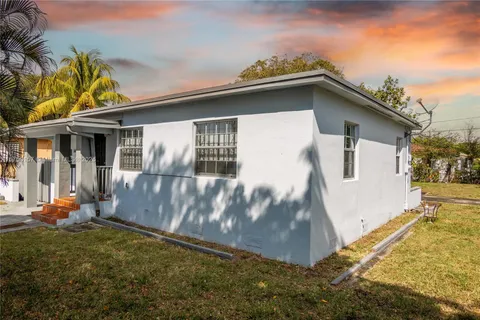 1005 NW 126th St, North Miami FL 33168