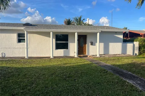 55 NE 213th St, Miami Gardens FL 33179