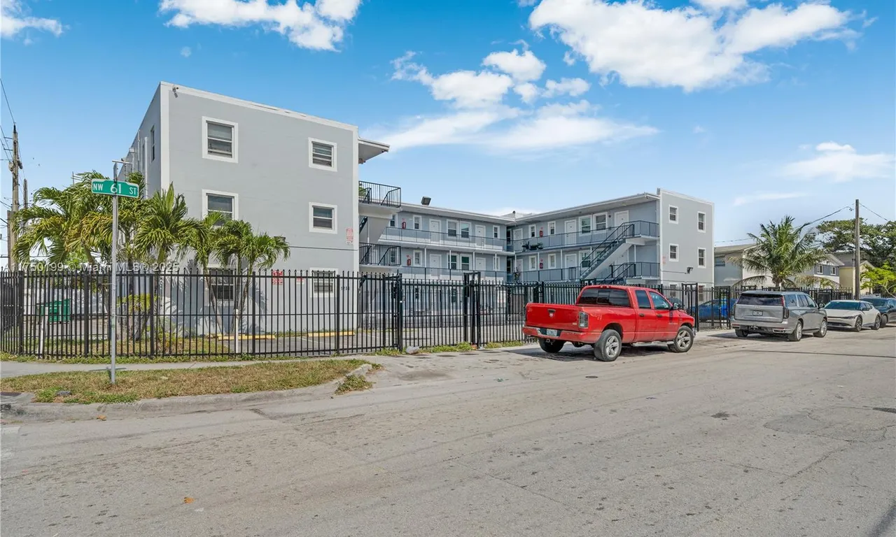 1281 NW 61st St # 16, Miami FL 33142
