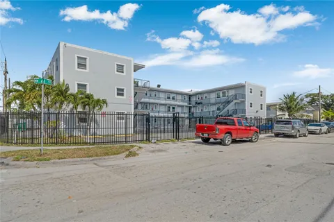 1281 NW 61st St # 16, Miami FL 33142