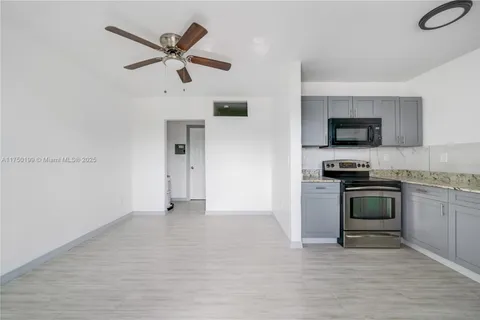 1281 NW 61st St # 16, Miami FL 33142