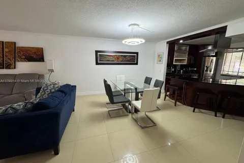 435 Lakeview Dr # 104, Weston FL 33326