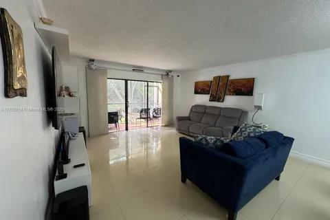 435 Lakeview Dr # 104, Weston FL 33326