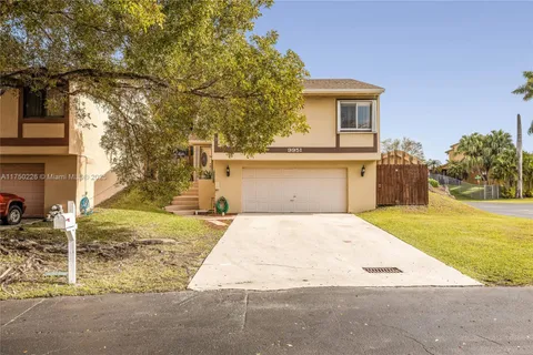 9951 SW 218th Ter, Cutler Bay FL 33190