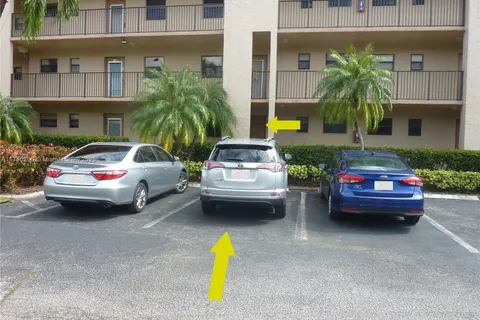 10123 Sunrise Lakes Blvd # 104, Sunrise FL 33322